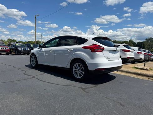 Used 2018 Ford Focus SE FWD image 5