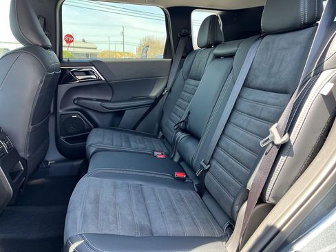 New 2026 Mitsubishi Outlander SE image 29