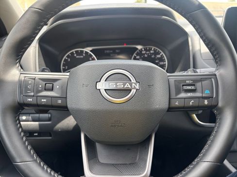 Used 2025 Nissan Rogue SV FWD image 30