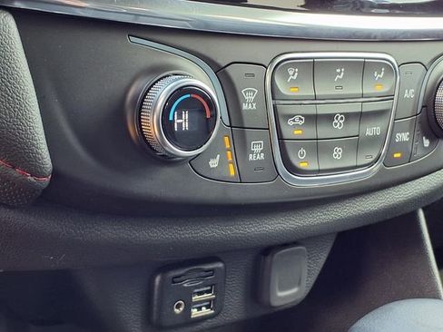 Used 2023 Chevrolet Traverse RS image 5