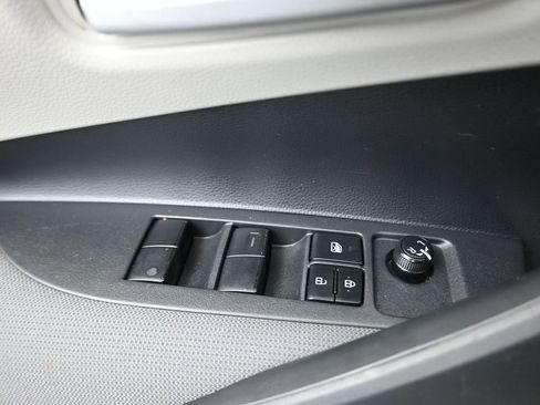 Used 2020 Toyota Corolla LE image 13