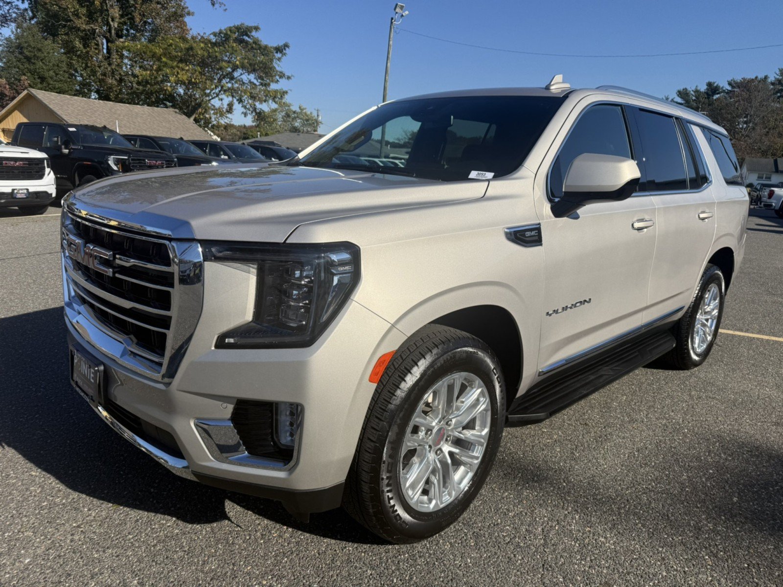 Used 2023 GMC Yukon SLT AWD/4WD image 7