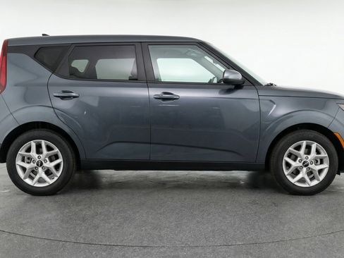Used 2025 Kia Soul LX w/ LX Technology Package image 11