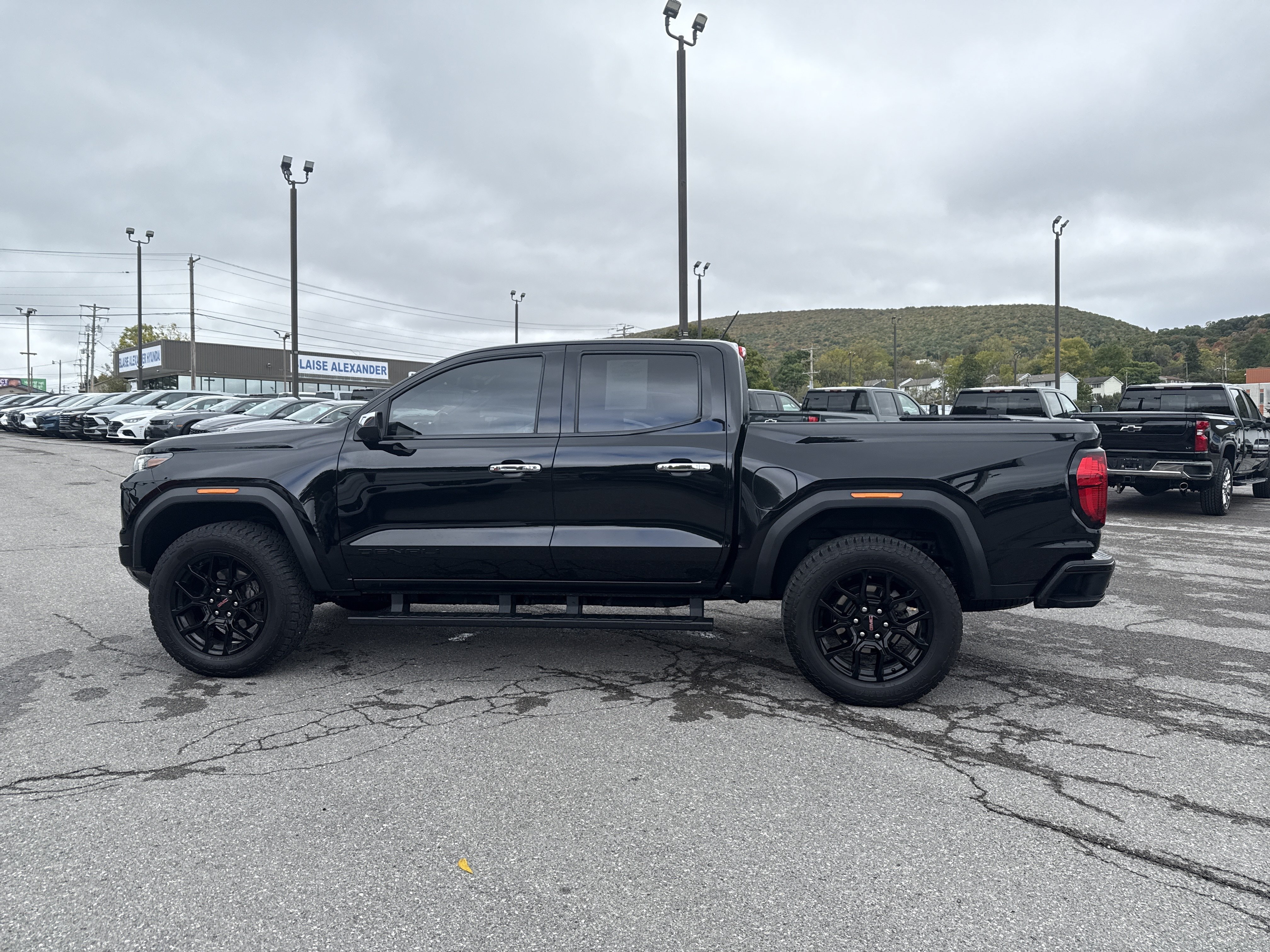 Used 2024 GMC Canyon Denali w/ LPO, Denali Black Edition AWD/4WD image 7
