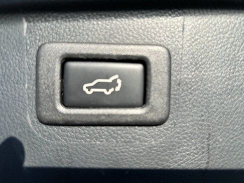 Used 2017 Subaru Outback 3.6R Limited image 22