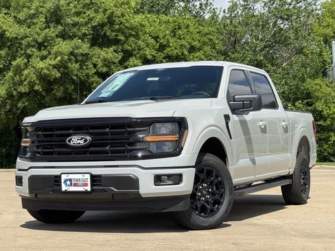 New 2026 Ford F150 XLT w/ XLT Black Appearance Package RWD image 31