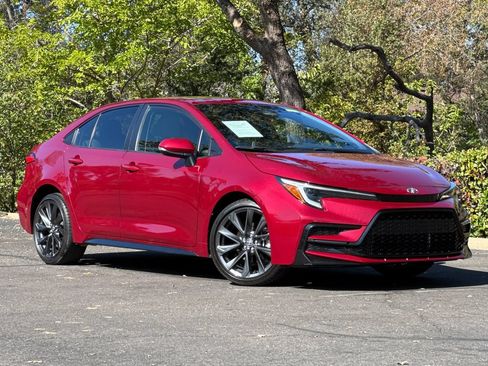 Used 2023 Toyota Corolla SE w/ SE Premium Package FWD image 2