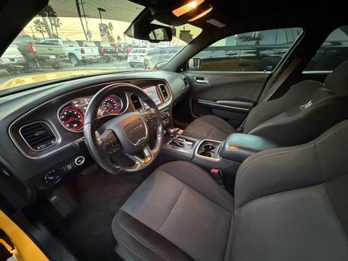 Used 2018 Dodge Charger R/T Scat Pack RWD image 12
