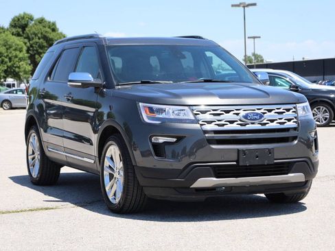 Used 2019 Ford Explorer XLT w/ Equipment Group 202A AWD/4WD image 4