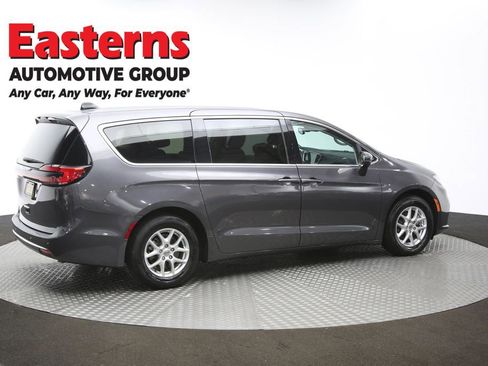 Used 2023 Chrysler Pacifica Touring-L image 45