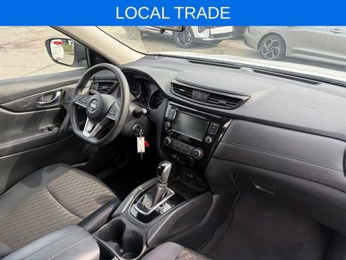 Used 2018 Nissan Rogue S image 2