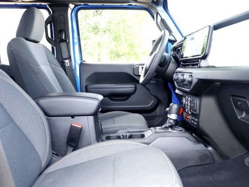Used 2024 Jeep Gladiator Sport AWD/4WD image 21