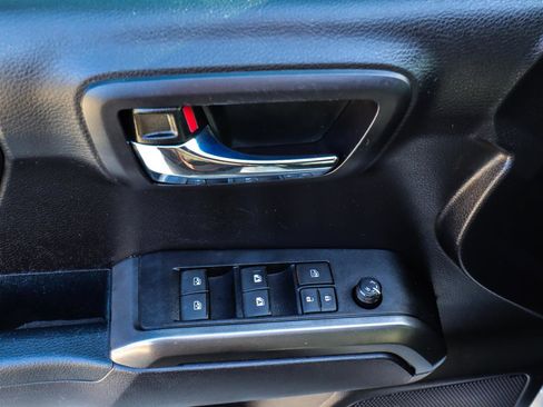 Used 2020 Toyota Tacoma TRD Sport image 34