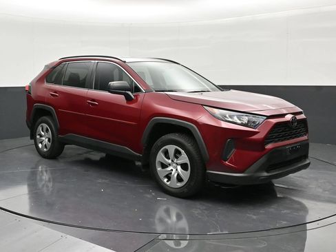 Used 2021 Toyota RAV4 LE AWD/4WD image 7