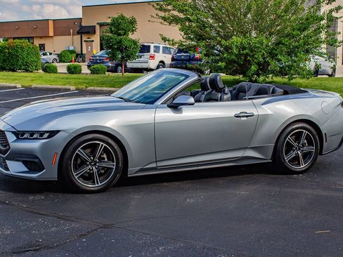 Used 2024 Ford Mustang Premium RWD image 4