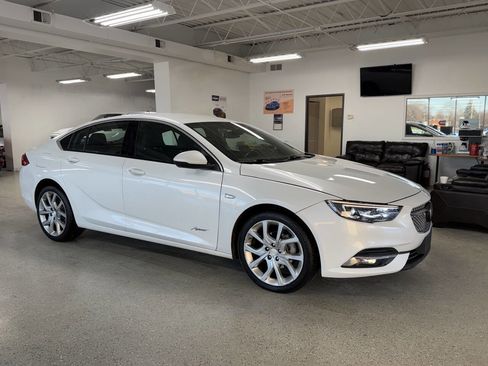 Used 2019 Buick Regal Avenir w/ Driver Confidence Package II image 4