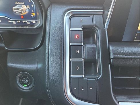 Used 2022 Chevrolet Tahoe Z71 w/ Luxury Package image 7