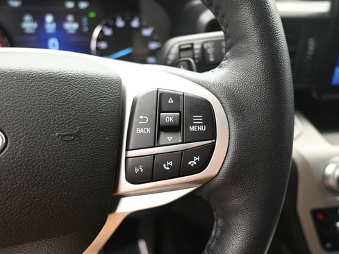 Used 2020 Ford Explorer XLT w/ Comfort Package image 15