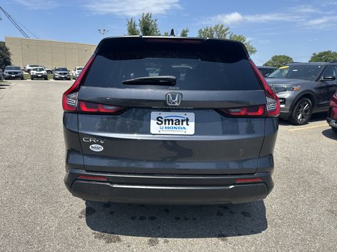 Used 2025 Honda CR-V EX image 3