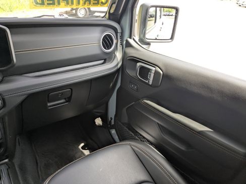 Used 2024 Jeep Wrangler Unlimited Sahara w/ Safety Group image 16