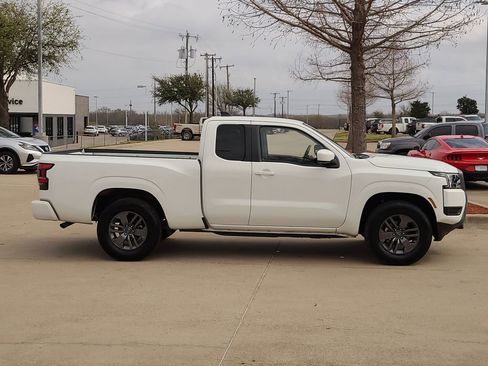 Certified 2025 Nissan Frontier SV image 4
