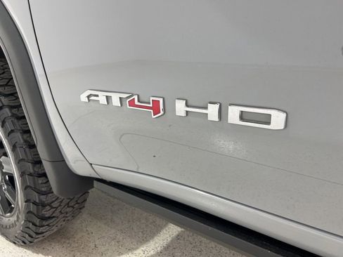 Used 2025 GMC Sierra 2500 AT4 w/ AT4 Premium Plus Package AWD/4WD image 31