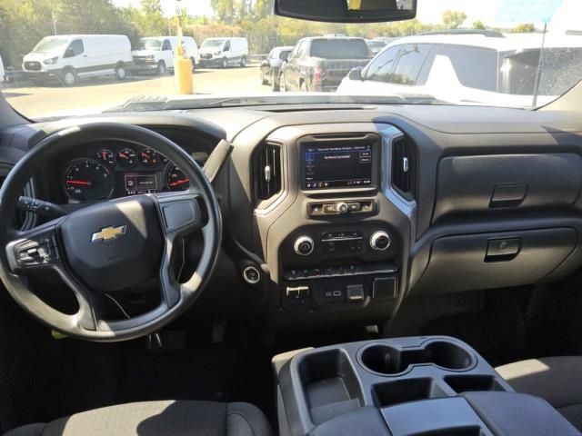 Used 2024 Chevrolet Silverado 2500 Custom w/ Custom Value Package AWD/4WD image 2