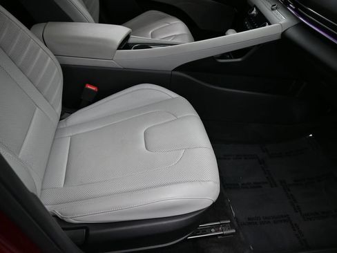 Used 2024 Hyundai Elantra Limited FWD image 43