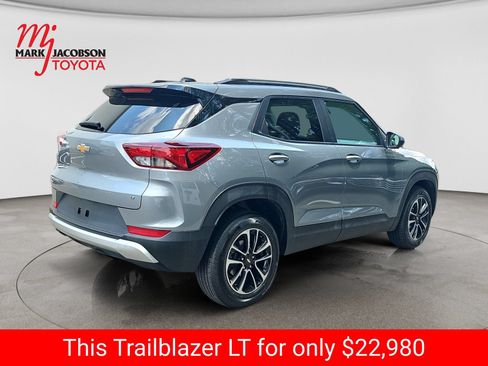 Used 2025 Chevrolet TrailBlazer LT AWD/4WD image 9