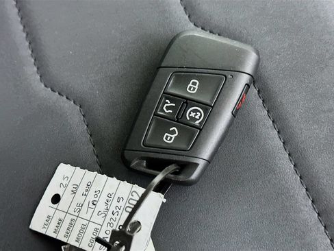 Used 2025 Volkswagen Taos SE FWD image 43