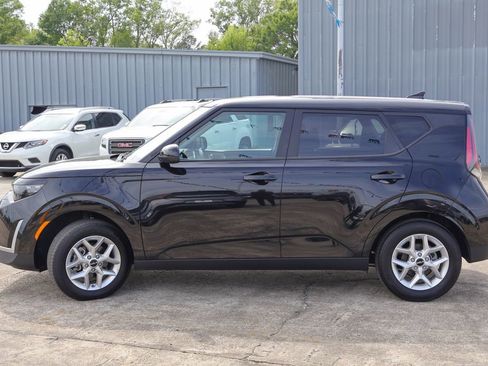 Used 2025 Kia Soul LX image 23