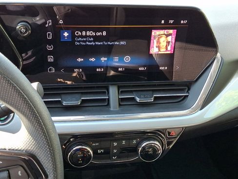 Used 2025 Chevrolet Trax LT FWD image 26