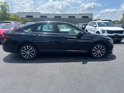 Used 2025 Volkswagen Jetta SE FWD image 6