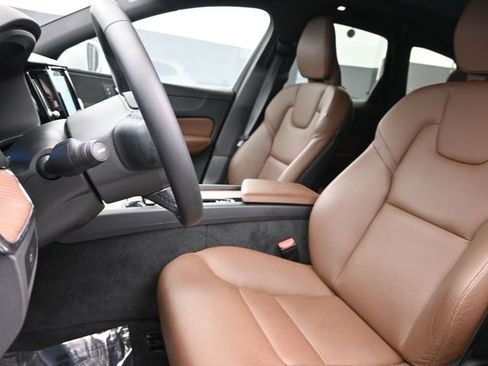 Used 2023 Volvo XC60 B5 Plus w/ Protection Package Premier image 9