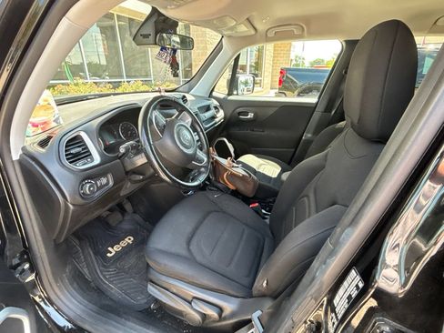 Used 2018 Jeep Renegade Latitude w/ Cold Weather Group AWD/4WD image 2