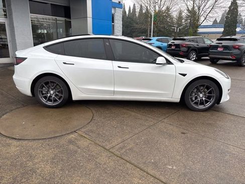 Used 2023 Tesla Model 3 Standard Range image 9