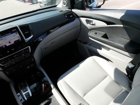 Used 2017 Honda Pilot Touring image 11