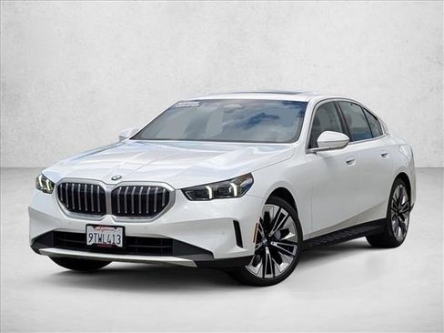 Used 2026 BMW 530i w/ Premium Package image 1