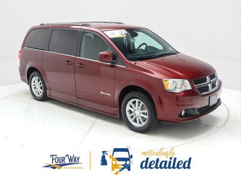 Used 2020 Dodge Grand Caravan SXT FWD image 2