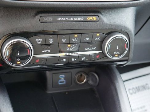 Used 2022 Ford Escape SE w/ SE Sport Appearance Package image 24