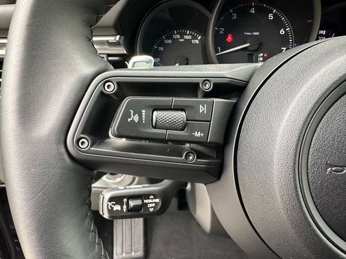 Certified 2026 Porsche Macan AWD/4WD image 18