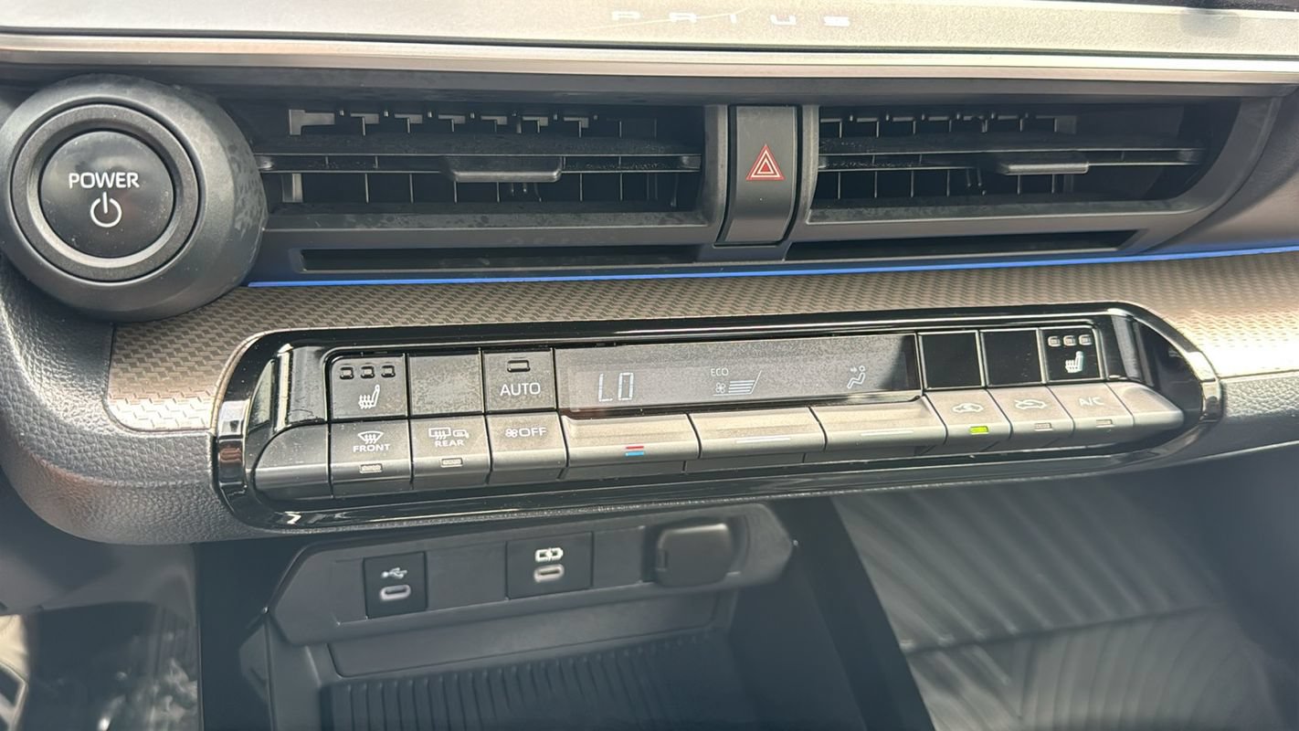 Used 2024 Toyota Prius XLE FWD image 30