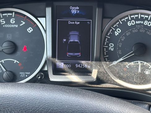 Used 2016 Toyota Tacoma SR5 w/ SR5 Appearance Package (SN) RWD image 30