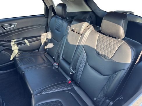 Used 2024 Ford Edge Titanium image 13