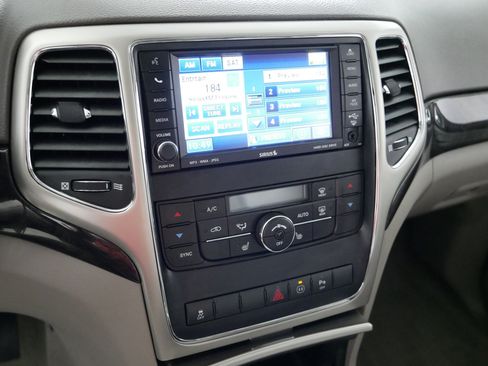 Used 2011 Jeep Grand Cherokee Laredo AWD/4WD image 22