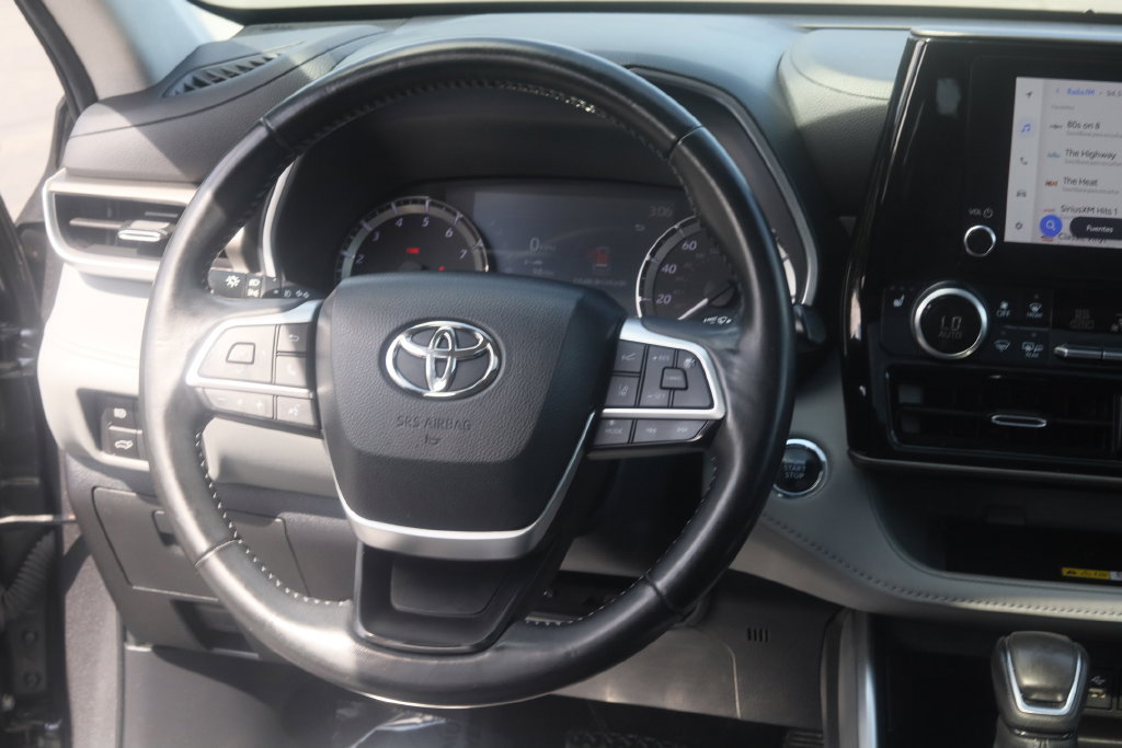 Used 2023 Toyota Highlander XLE AWD/4WD image 9