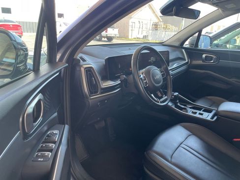 Used 2024 Kia Sorento S image 37
