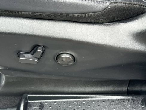 Used 2025 Chrysler Pacifica Select FWD image 15