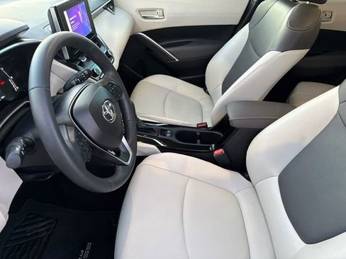 Used 2024 Toyota Corolla Cross XLE w/ Convenience Package image 20