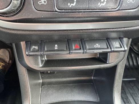 Used 2022 Chevrolet Colorado LT w/ Fleet Safety Package RWD image 13